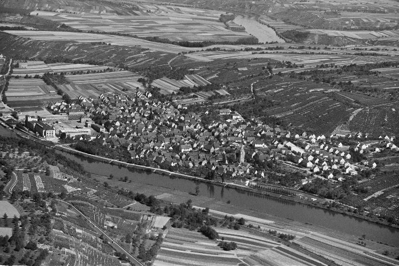 Luftaufnahme von Gemmrigheim aus dem Jahr 1959 in schwarz-weiss